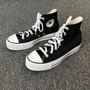 Women’s Converse All Star Classic High-Top Canvas Sneakers in Black/White Size 8